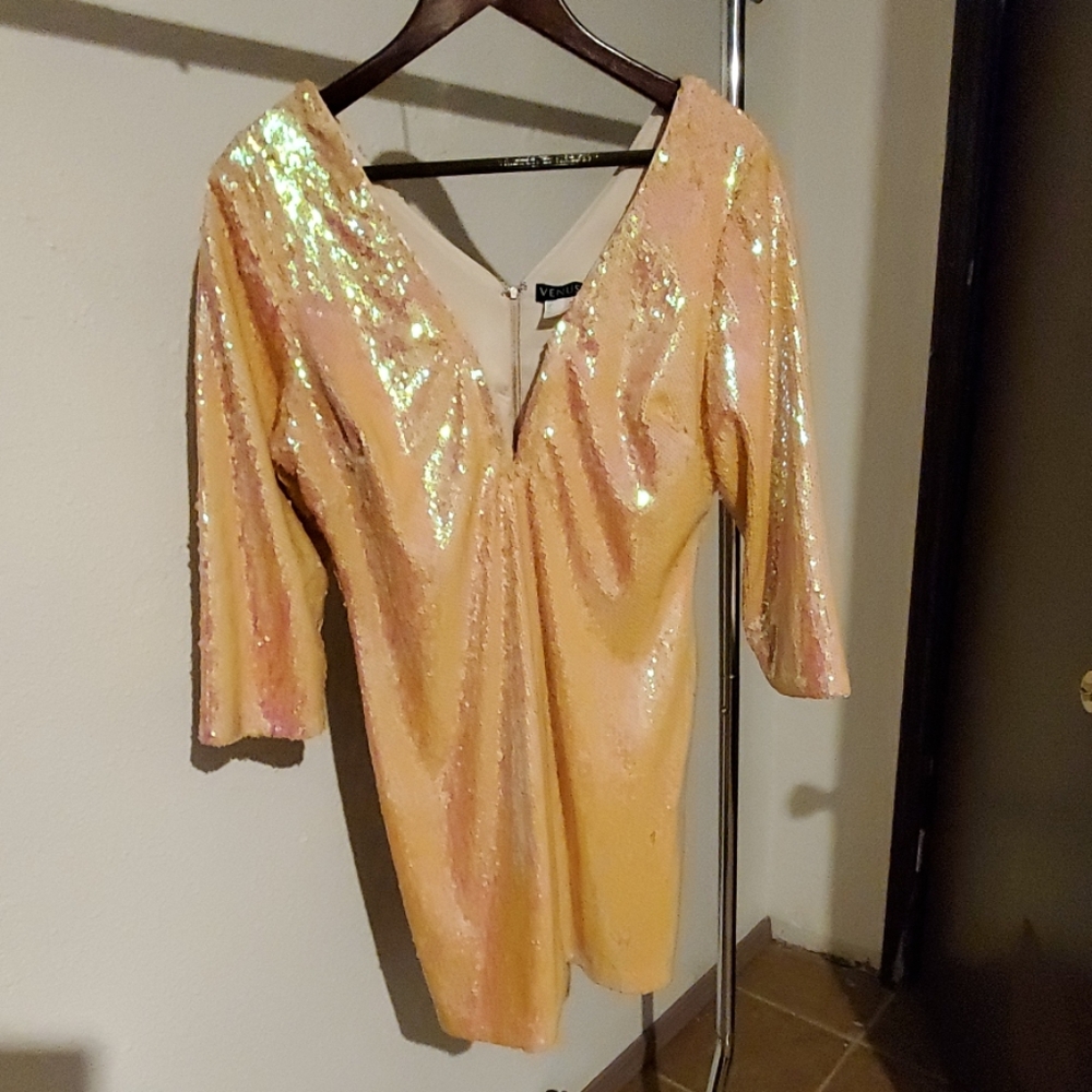 Mini dress - Picture 3 of 4